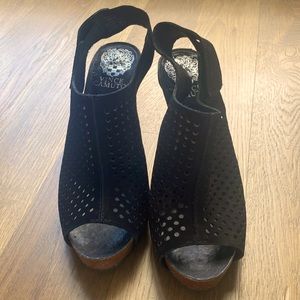 Vince Camuto Women's black Patrizia Platform Sandal. Size 6